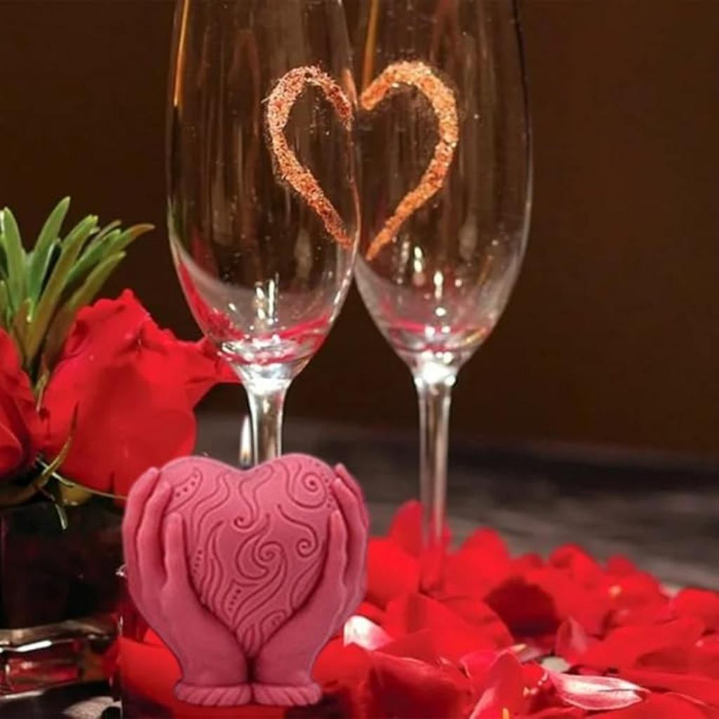 Love Heart Silicone Candle Mold Heart Candle Molds 3D Hand Holding Heart Candle Molds DIY Silicone Molds Plaster Polymer Clay Decoration