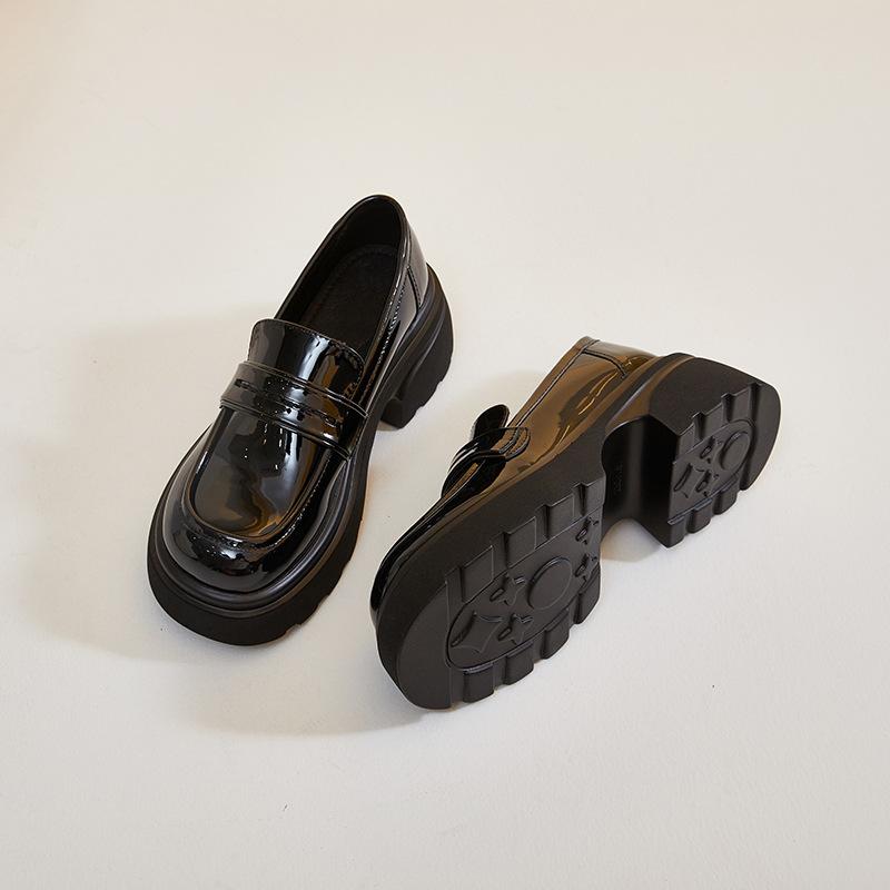 Маленькие кожаные туфли женские 2025 осень новинка британский стиль платформа маффин лоферы женские черные в стиле колледж обувь для ног
