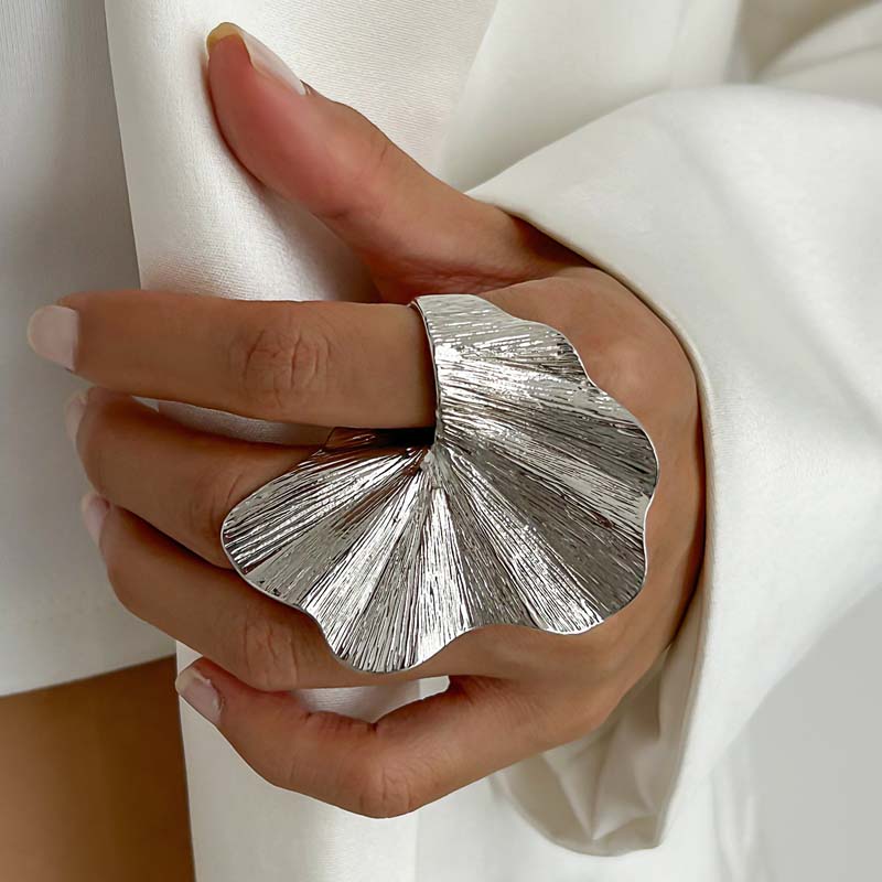 Vintage Gold Ginkgo Leaf Rings for Women Men Metal Pleated Opening Adjustable Finger Ring Party Jewelry Gifts