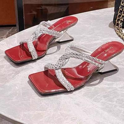 Модные летние новые открытые тапочки женские надевают темперамент квадратный носок ринобасон с линией с толстыми сандалиями на высоком каблуке