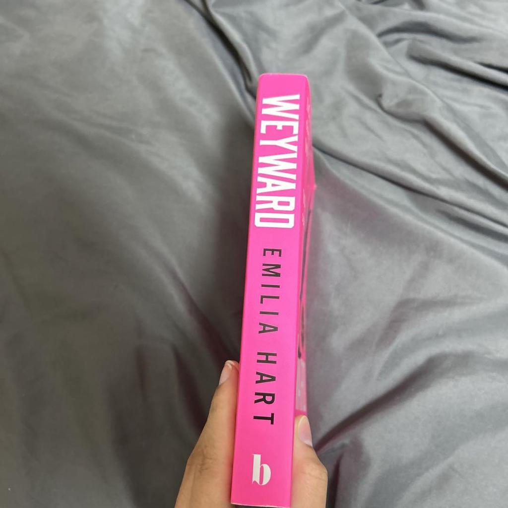 [USED] Weyward paperback novel Emilia hart