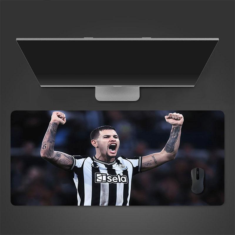 Guimaraes Mouse Pad, Large Gaming Desk Mat, Non-slip XXL Mousepad for Laptop & Tablet, Mini PC Playmat with Stitched Edges