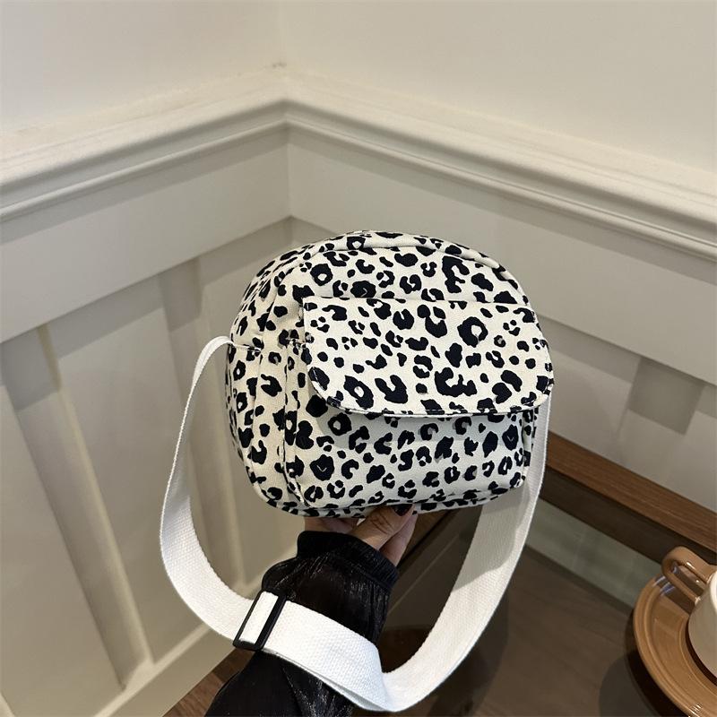 Корейская версия модного нишевого дизайна мягкая повседневная сумка-мессенджер на плечо с леопардовым принтом 2025 осень новая сумка для покупок и поездок