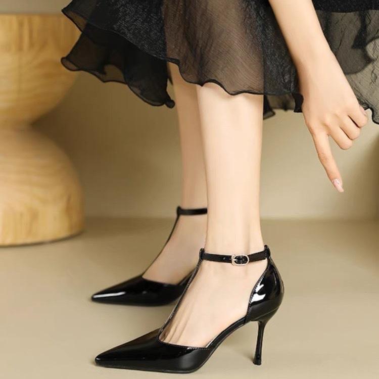 New Fashionable Lacquer Leather T-shaped Pointed Fine Straw Shoes French High Heels One Button Baotou Sandals