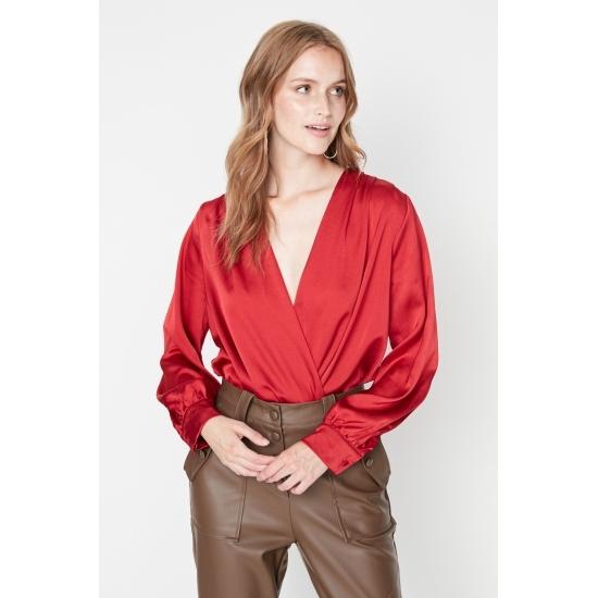 Блузки и рубашки Элегантная атласная блузка в складку с двубортным вырезом на плечах