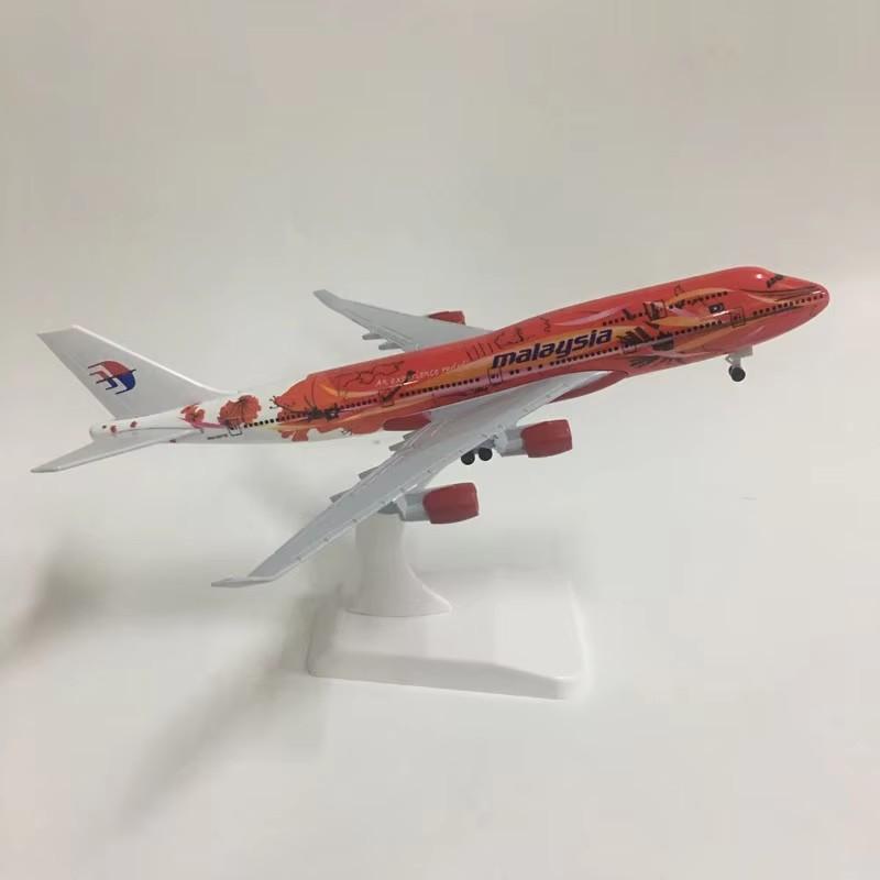 1/400 20см Малайзия Красный Модель Самолета 747 Авиалинии Металлическая Копия Самолета Материал Сплав Авиационная Форма Подарок Серия B747