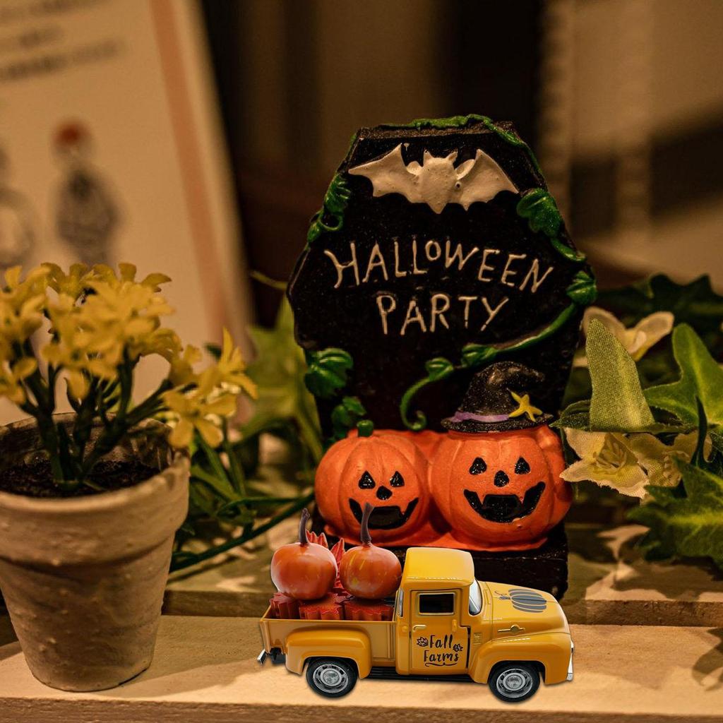 Metal Truck Model Collectible Ornaments with Fall Pumpkin And Maples Leaf Design For Seasonal Home Fireplaces Decoration