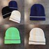Акриловая вязаная шапка для мужчин с отражающими полосами Зимнее тепло Модный аксессуар для холодной погоды