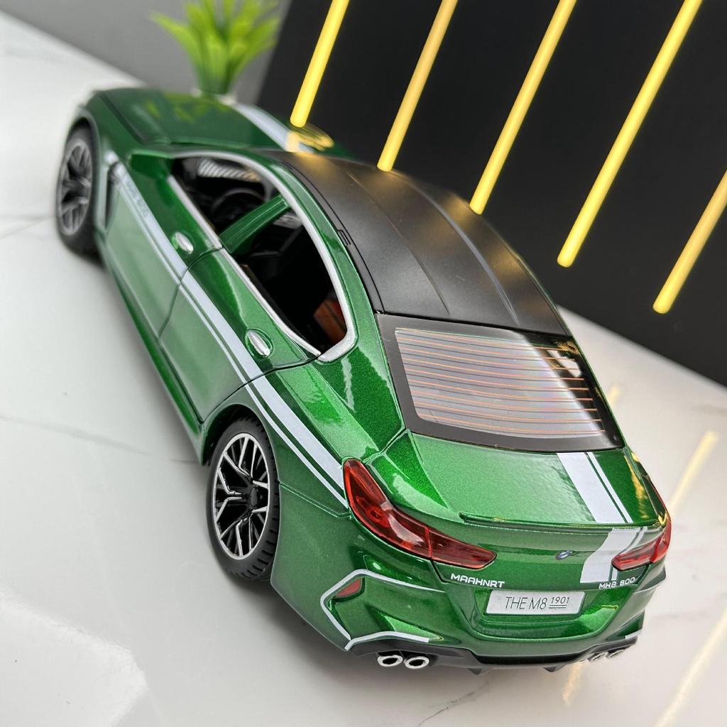 1/24 Спортивный автомобиль BMW M8, Модель автомобиля из сплава, Звуковые и световые эффекты, Колеса с рулевым управлением, Детская игрушечная машина, Подарок на день рождения