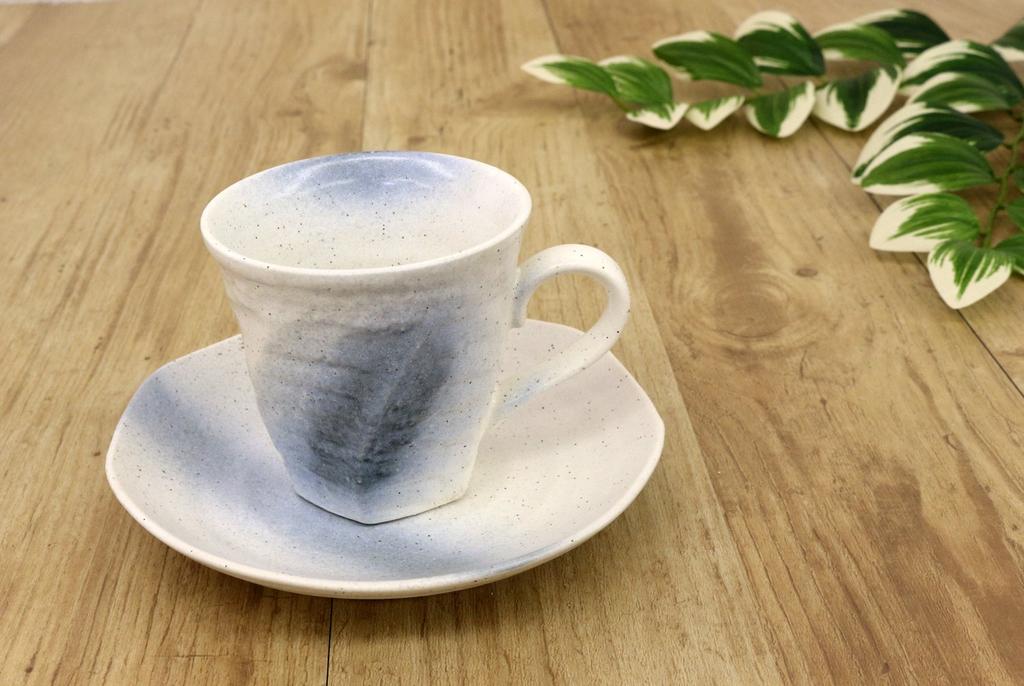 Castle Enterprises Mino Ware Japanese Cafe Series Rough-Saw Twisted Coffee Bowls, White with Ink, Set of 10