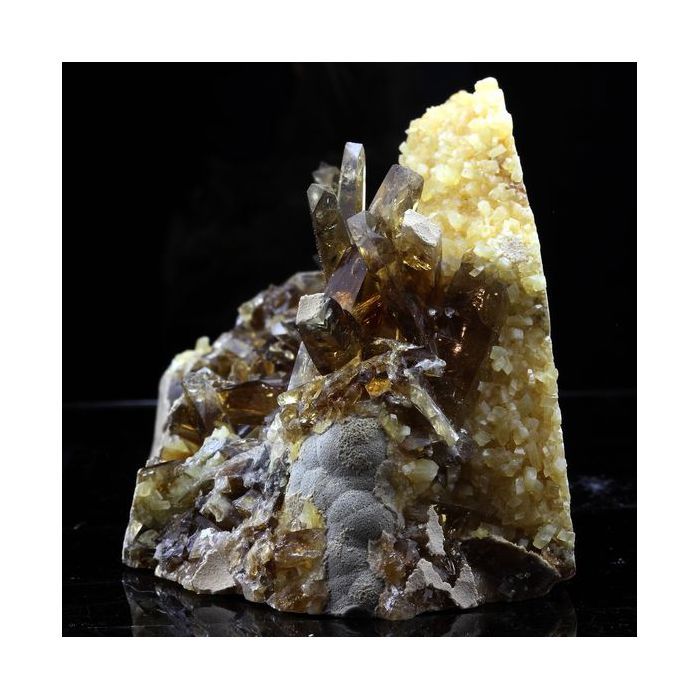 Pierres et Minéraux. Baryte, Calcite. 1892.0 ct. Elk Creek locality, South Dakota, USA.