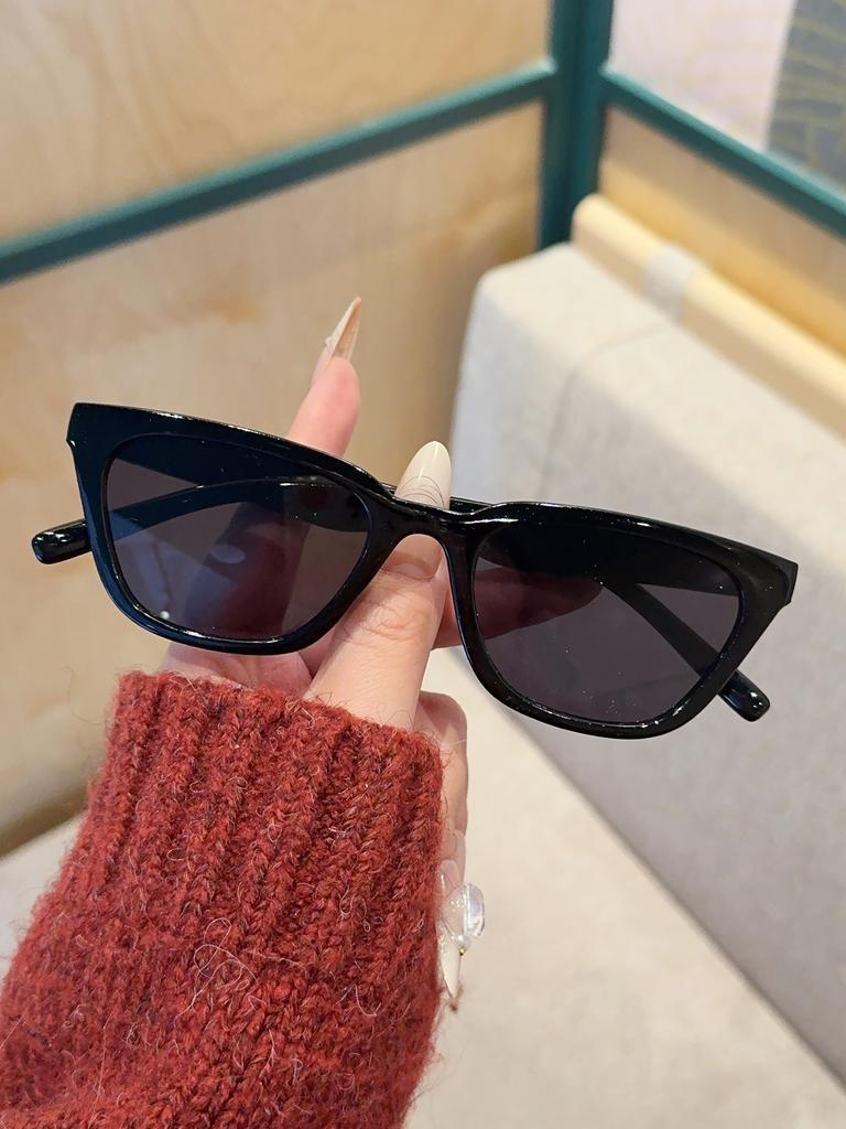 1Pc Classic Black Retro Cat Eye Sunglasses Simple and Elegant Small Frame Sun Glasses Suitable for Outdoor Driving Travel