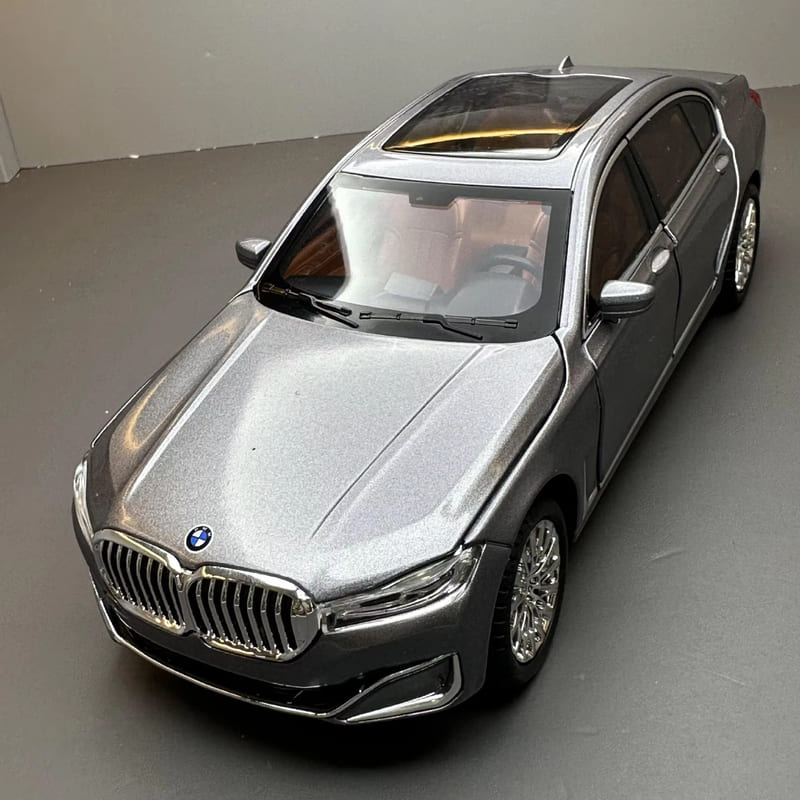 1/24 BMW 760Li Компьютерный настольный орнамент Литой металлический автомобиль Модель Детские игрушки Бутик Украшения Подходит для подростков Подарок