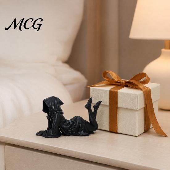 Desktop Art Ornament Hooded Laying Lady Reaper Figurine, 3D Printed Gothic Dark Fantasy Sculpture, Figurine Black Robed Women Collectible Statue