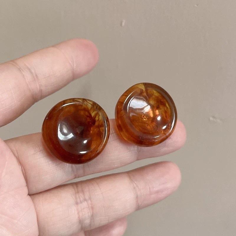 Summer small fresh tea geometric circle stud earrings retro Hong Kong style versatile temperament round button earrings women's earrings
