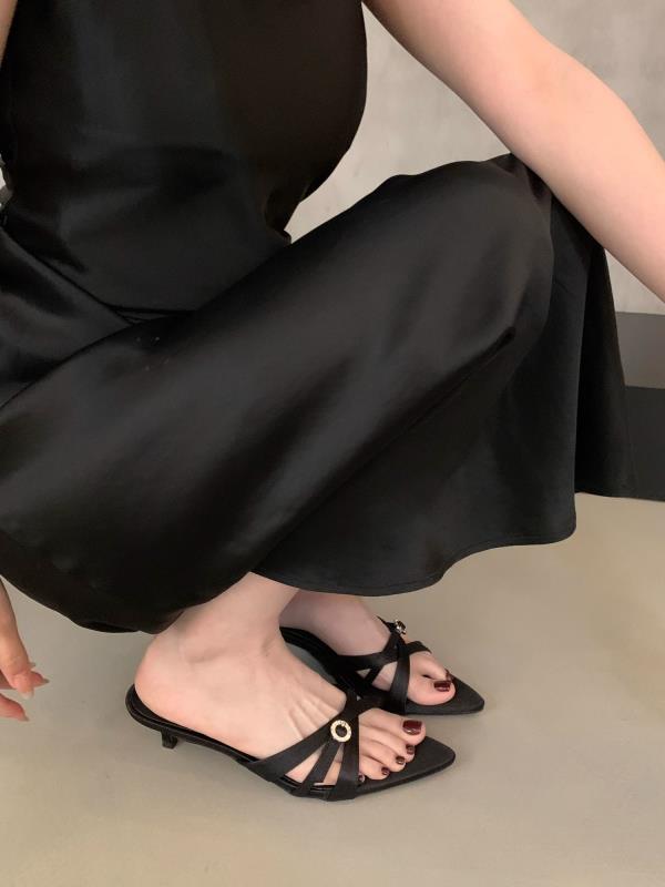 Модная обувь Остроносые женские тапочки Женские каблуки Большой размер Высокие шлепанцы Обувь Женская 2025 Тапочки большого размера Каблуки Остроносые Высокие