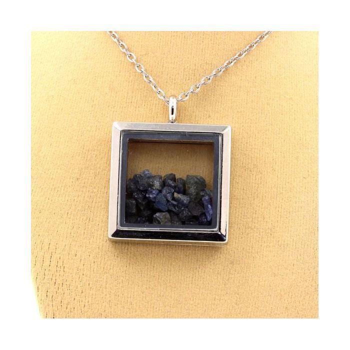 Pierres et Minéraux. Collier Saphir brut. Modèle carré. Couleur Argent.