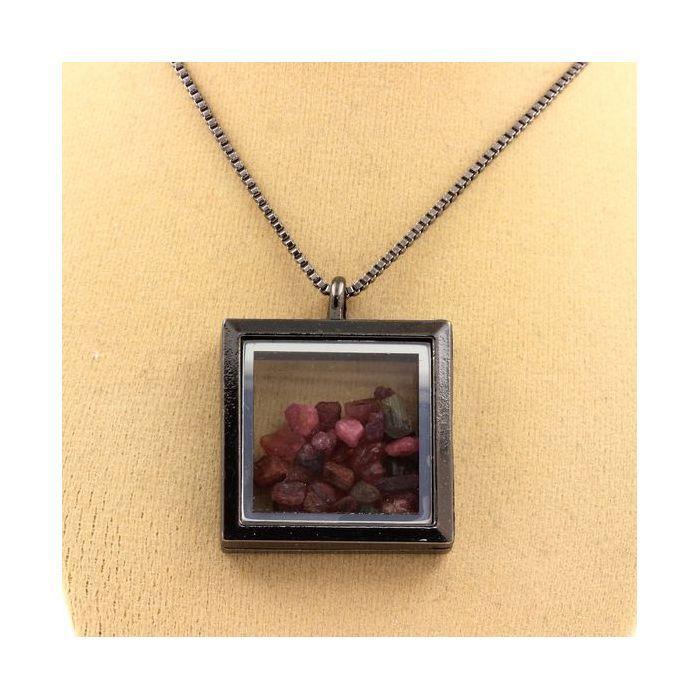 Pierres et Minéraux. Collier Tourmaline multicolore brut. Modèle carré. Couleur Noir.