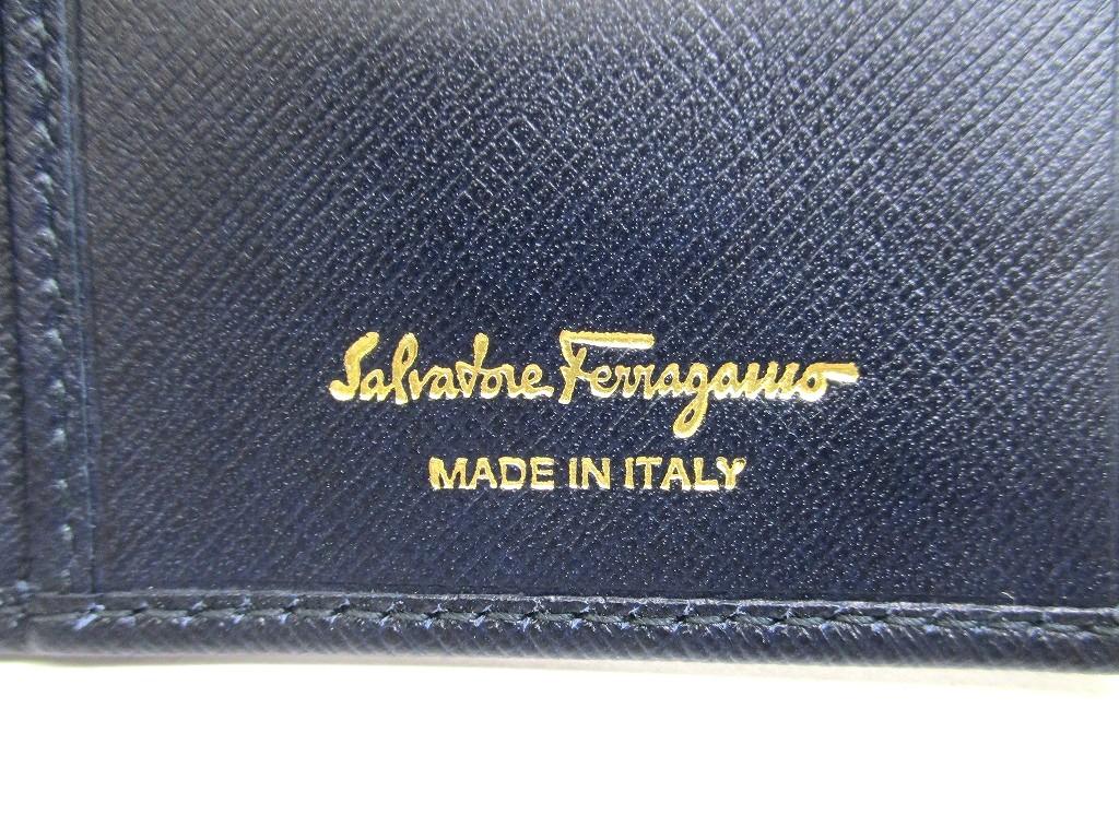 Оригинальный длинный кошелек Salvatore Ferragamo Gancini темно-синий кожаный с золотой фурнитурой и клапаном #b230 Открытая коробка