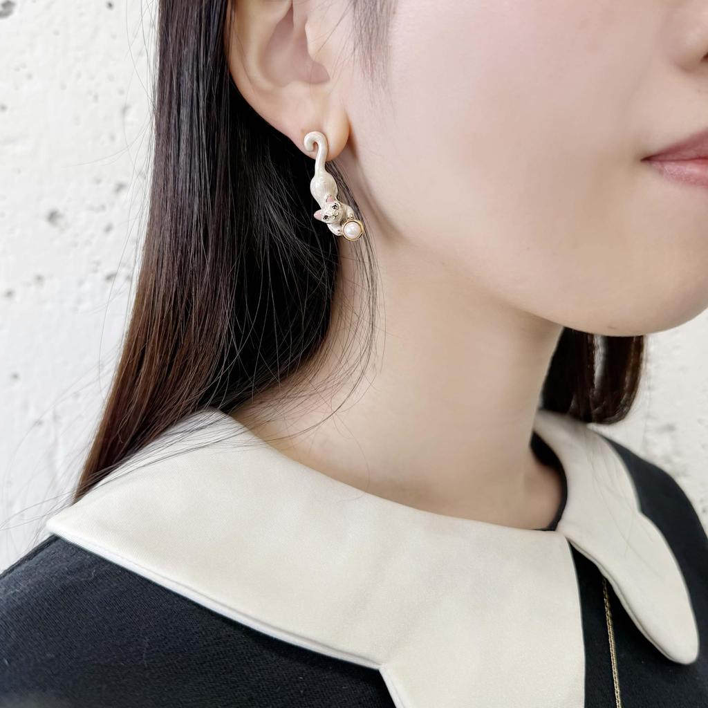 Cat Motif Earrings SAME1503 XX [Anna Sui]