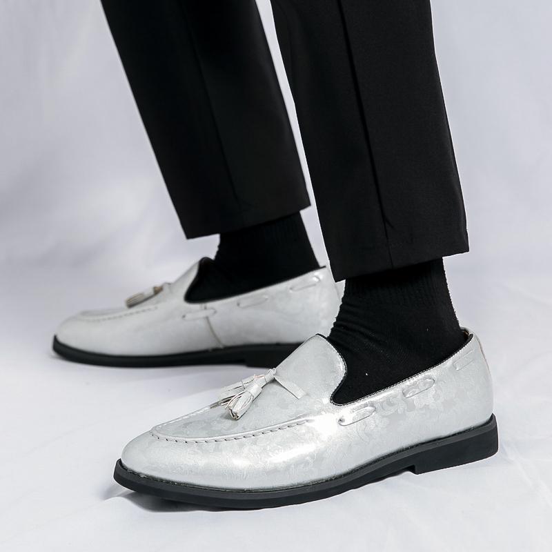 Fashion 2024 New Spring Soft Suede Loafers for Men Tassel Slip On Leather Casual Shoes White Moccasins Classic Business Shoes Luxury