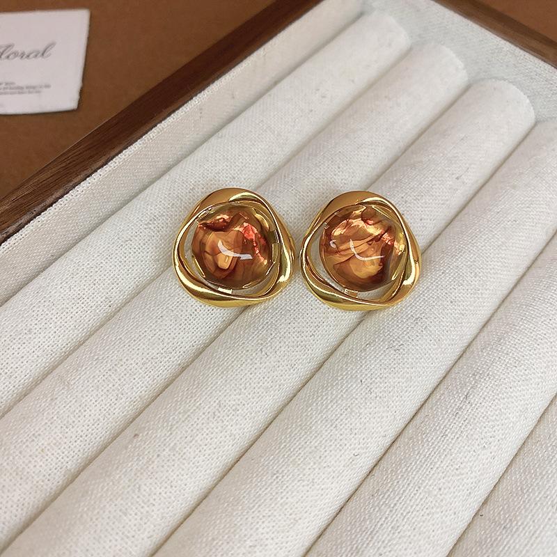 Elegant Brown Earrings for Women Geometric Irregular Vintage Amber Color Earring Luxury Temperament Ear Accessories Trendy Daily Jewelry Personality