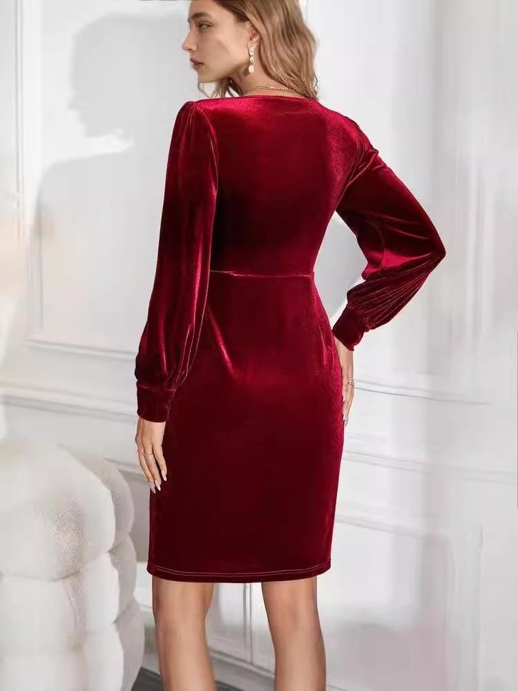 European & American Velvet Dress: 2024 Autumn/Winter Square Neck, Leg-of-Mutton Sleeves, Elegant Slit Slim Fit.
