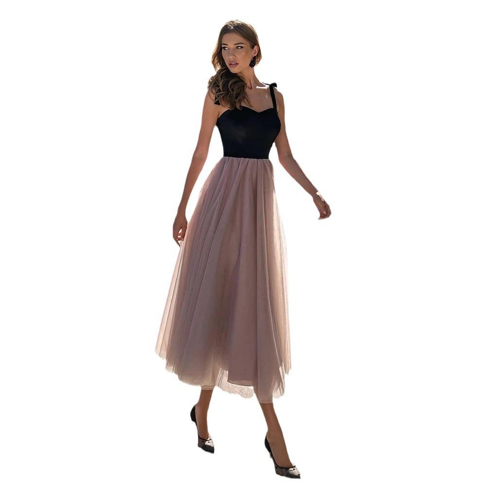 Элегантное женское платье колор-блок на тонких бретелях с открытой спиной