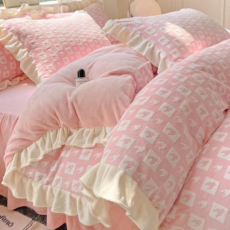 Утолщенный комплект из четырех предметов из молочного флиса, Утолщенное постельное белье из флиса, Зимний резной коралловый флис, Пододеяльник, Простыня, Юбка для кровати