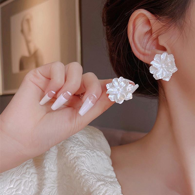 LATS White Flower Stud Earrings for Women Flower Earring Modern Cute Teens Girl Party Jewelry Accessories Gifts