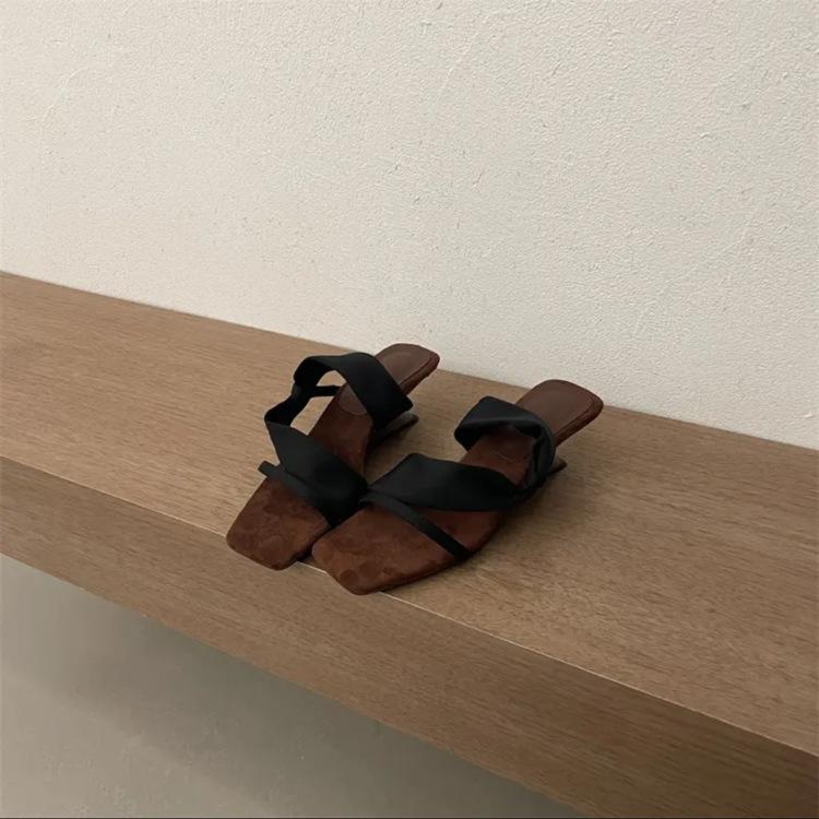 2025 лето новые односложные атласные тапочки в европейском и американском стиле тапочки на высоком каблуке темперамент модные босоножки на толстом каблуке женские