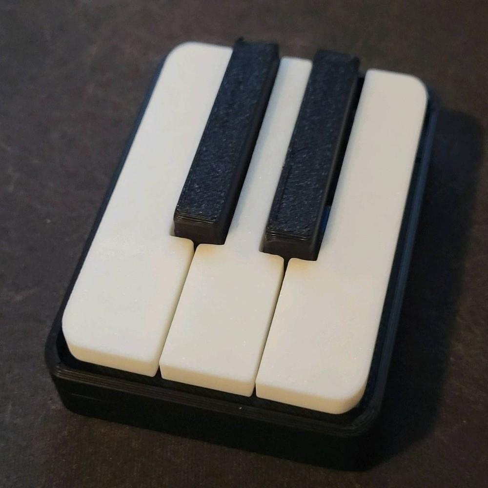 Novelty Piano Stress Clicker Keychain 5-key Press Piano Key Fidget Figurine  Backpack