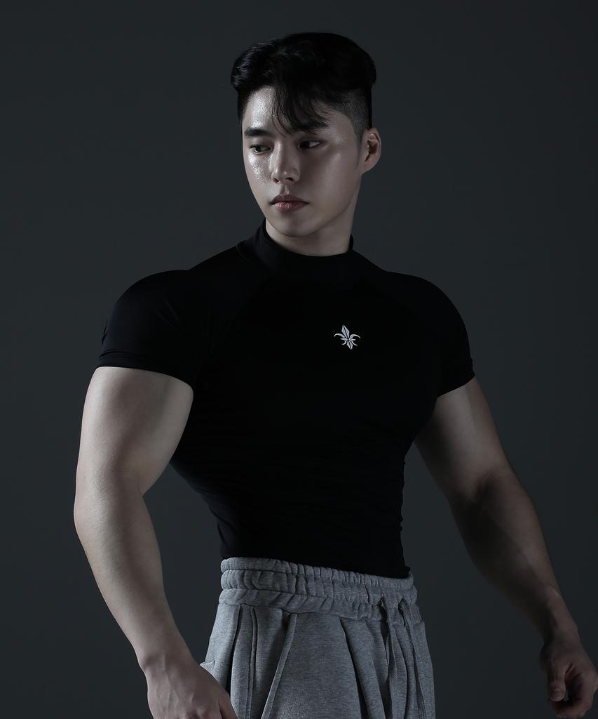 CARMID Compression Mock Neck Short Sleeve [Black]