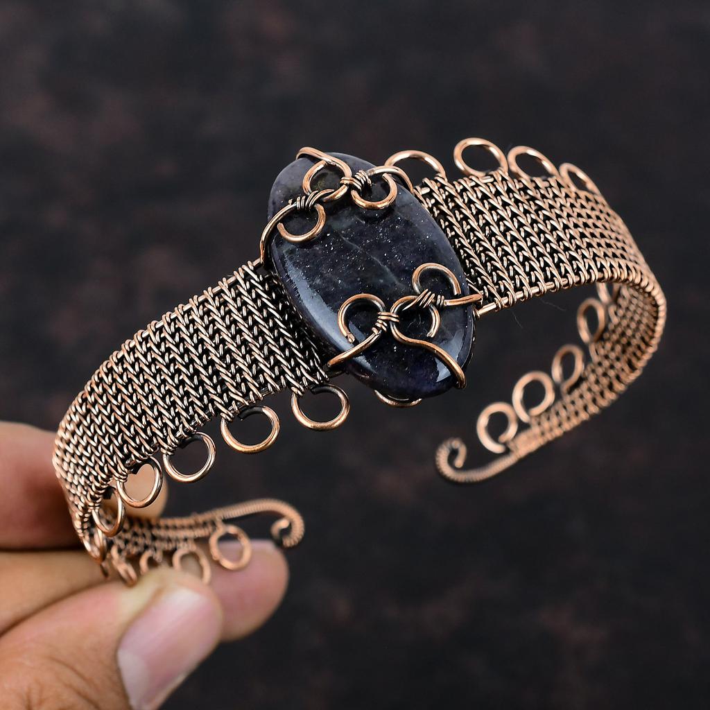 Браслет-манжета из солнечного камня иолита, обмотанный медной проволокой, регулируемый браслет-манжета, ручной работы, обмотанный медной проволокой, уникальный браслет с драгоценными камнями