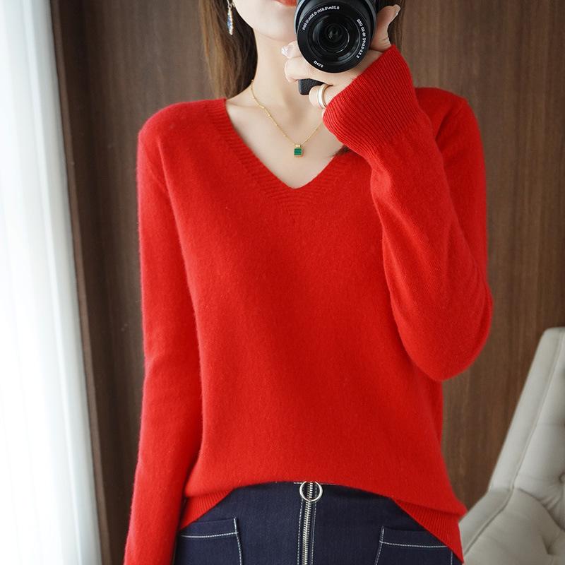 HNXC Spring Solid-color V-neck Knitted Base Layer, Slimming Sweater, Thin and Stylish Inner Layer