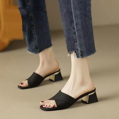 Тапочки женские модные на толстом каблуке с мягкой подошвой сандалии женские трендовые универсальные на среднем каблуке тапочки женские