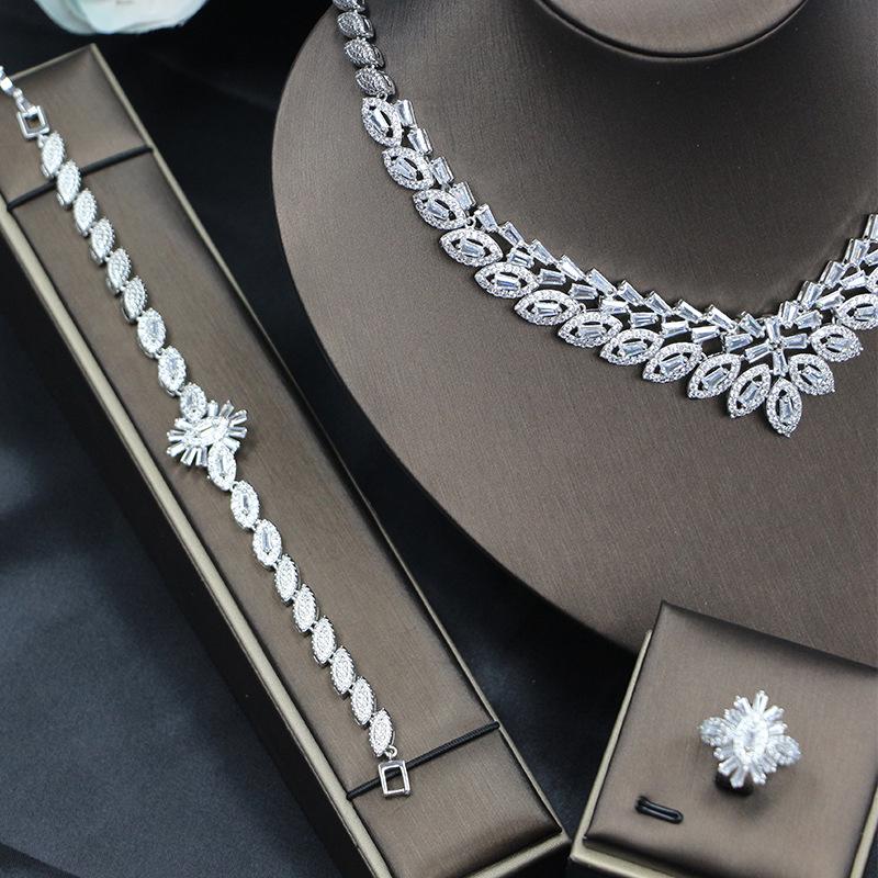 «Комплект свадебных украшений»: Цирконовое ожерелье, серьги и кольцо для банкетного платья