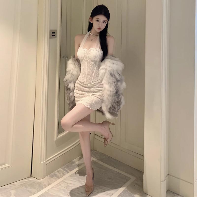 Женское знаменитое платье с отделкой под ключицу и шею в стиле «ветер роса»