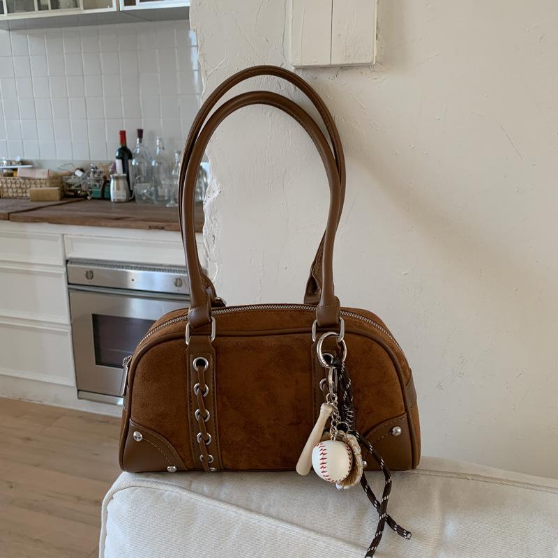 Casual Foreign Style Portable Bowling Bag Women's 2025 New Fashion Retro Pillow Bag High Value Shoulder Bag