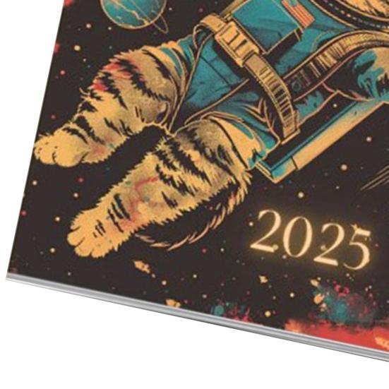 Календарь космических кошек на 2025 год. Планировщик на 12 месяцев. Иллюстрации космических кошек. Настенный календарь для любителей кошек.