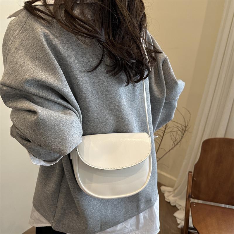 Saddle Bag Women's New Shoulder Strap Shoulder Armpit Bag Retro Style Simple Design Messenger Bag Handbag