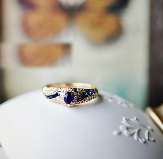 Stylish Alloy Ladies' Ring with Micro-Inlaid Sapphire Zircon