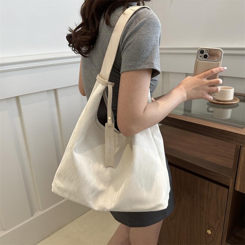 Изысканная и Простая Текстурированная Ручная Сумка-Подмышка для Женщин Новая Большая Вместимость Одноплечевая Сумка для Поездок Модная Сумка-Тоут Женская Сумка