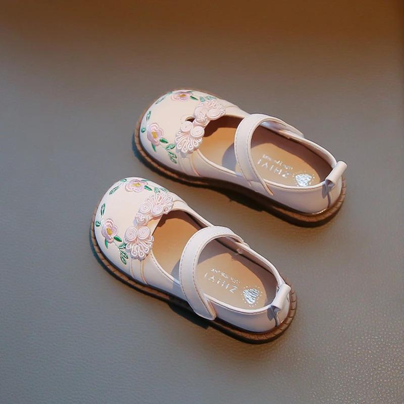 2024 Детские кожаные туфли для девочек, осенние новые модные китайские ретро-узлы с элегантной вышивкой, нескользящие туфли Hanfu