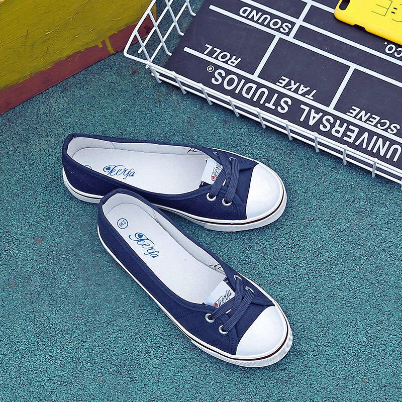 Летние парусиновые туфли с неглубоким горлышком. Женская обувь большого размера. Корейская версия повседневной обуви. Туфли для ленивых. Женские одинарные туфли с плоской подошвой и стременами.