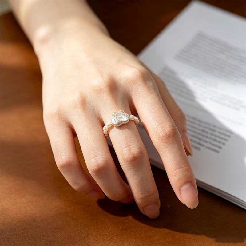 Women's Trendy Ins-style Elegant Butterfly Baroque Pearl Ring AA Grade Elastic Stretch Band Natural Freshwater Seed Pearls