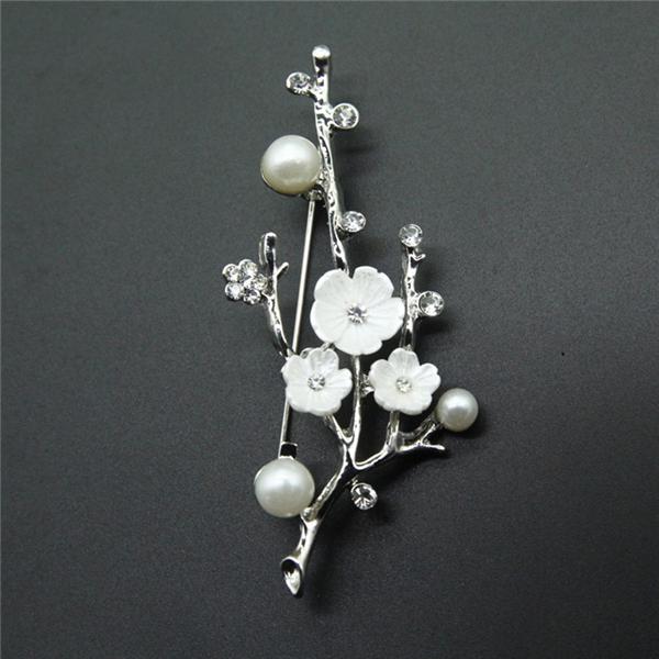 Модные аксессуары Винтажная брошь из искусственного жемчуга в виде сливы Элегантные броши в виде ракушек с цветами Ювелирные изделия на булавках Изысканные элегантные женские универсальные украшения