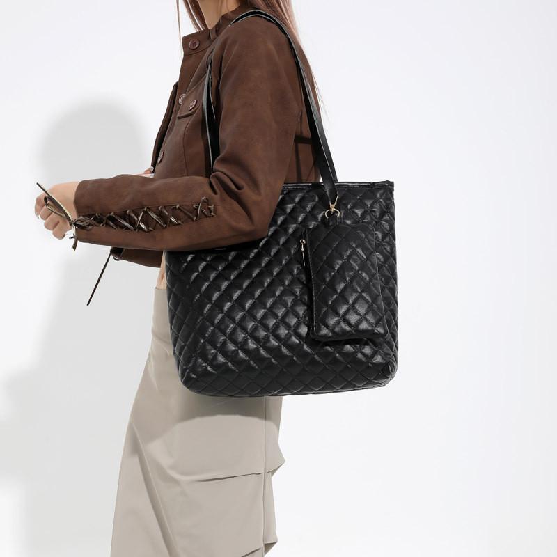 Stylish Large Capacity Quilted Shoulder Tote Bag For Women Urban Chic Handbag 2023 Trend