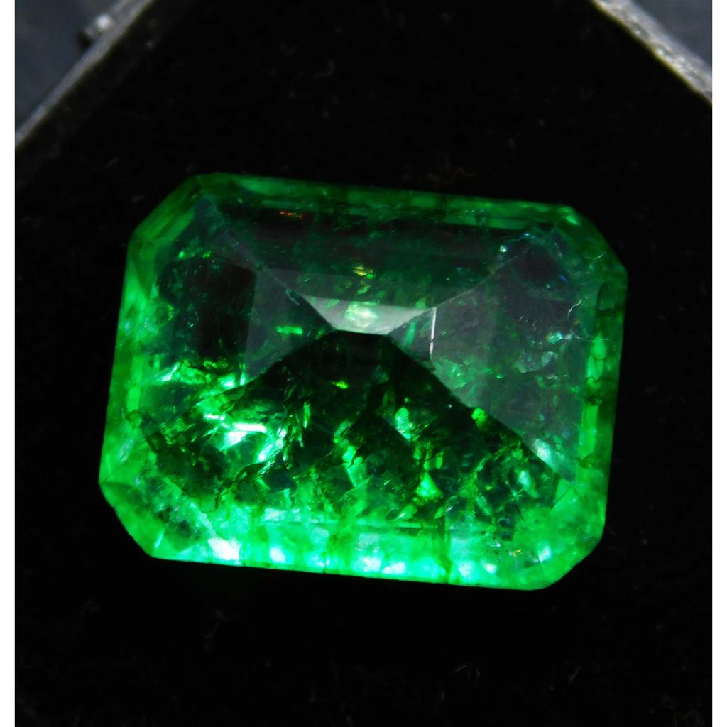 10 Carat Natural Colombian Emerald Green CERTIFIED Loose Gemstone Emerald Cut A-3518a