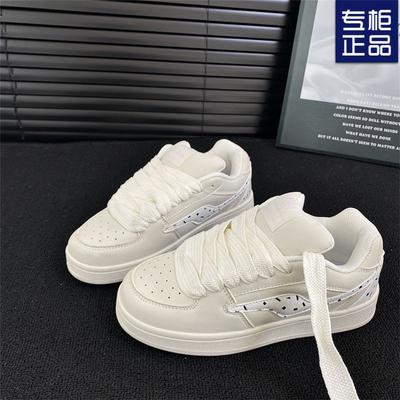 Корейская версия нишевых молочно-белых кроссовок для женщин в 2025 году, новые студенческие универсальные повседневные кроссовки для женщин, маленькие белые туфли для женщин